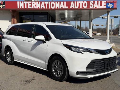 2022 Toyota Sienna LE