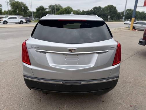 Radiant Silver Metallic 2017 Cadillac XT5 Premium Luxury