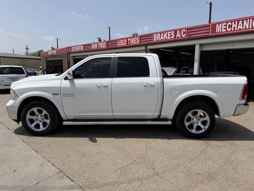 Bright White Clearcoat 2017 RAM 1500 Laramie