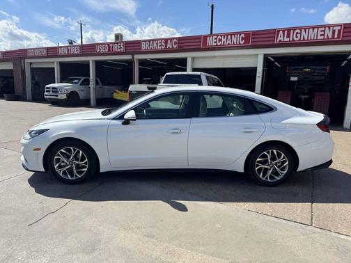 2022 Hyundai SONATA SEL