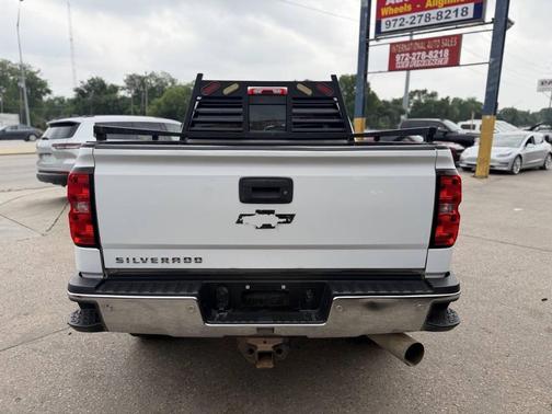 White 2018 Chevrolet Silverado 2500 LT
