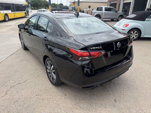 2021 Nissan Versa 1.6 SV