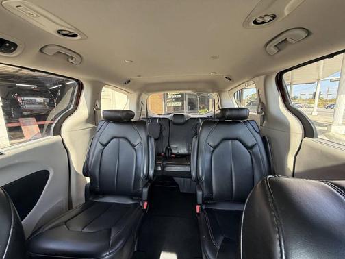 2021 Chrysler Voyager LXI