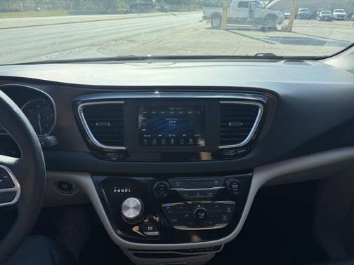 2021 Chrysler Voyager LXI