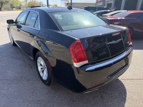 2018 Chrysler 300 Touring