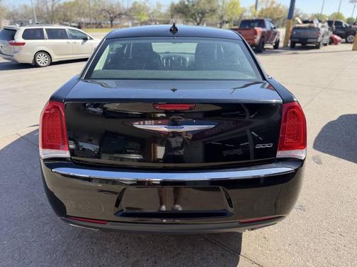 2018 Chrysler 300 Touring