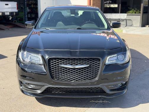 2018 Chrysler 300 Touring