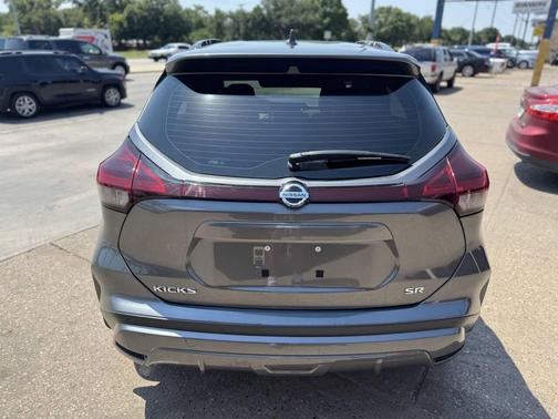 2021 Nissan Kicks SR