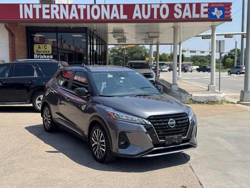 2021 Nissan Kicks SR