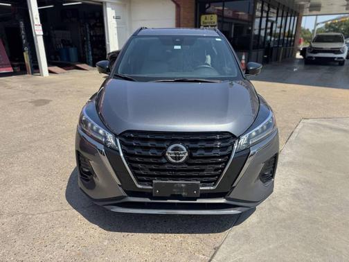 2021 Nissan Kicks SR