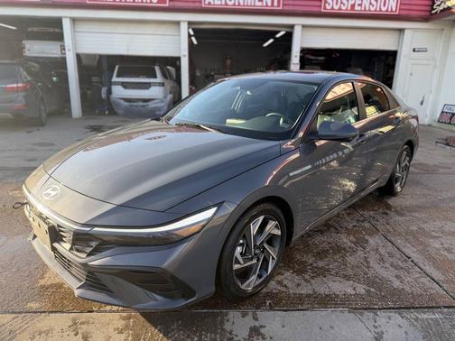 2024 Hyundai ELANTRA Limited