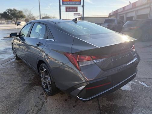 2024 Hyundai ELANTRA Limited