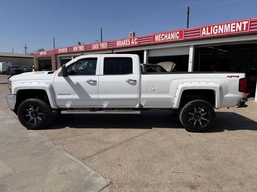 White 2019 Chevrolet Silverado 2500 LTZ