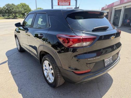 Mosaic Black Metallic 2021 Chevrolet Trailblazer LS