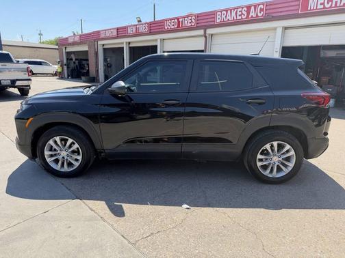 Mosaic Black Metallic 2021 Chevrolet Trailblazer LS