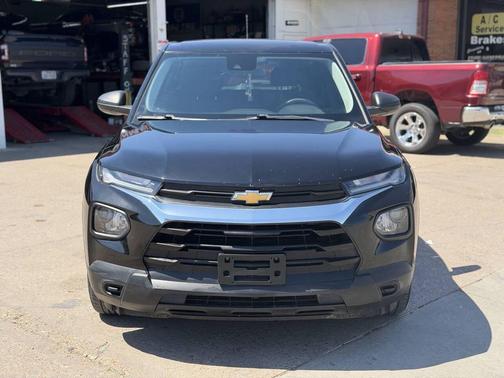 Mosaic Black Metallic 2021 Chevrolet Trailblazer LS