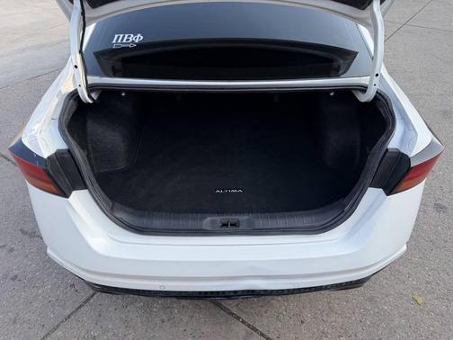 White 2024 Nissan Altima SR FWD