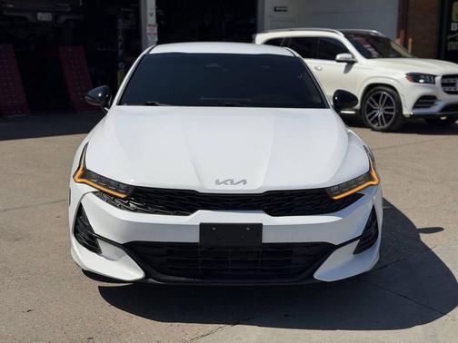 Glacial White Pearl 2022 Kia K5 GT-Line