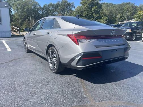 2025 Hyundai ELANTRA SEL