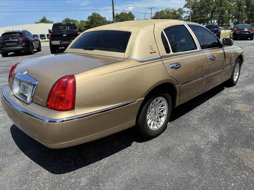 1998 Lincoln Town Car Signature