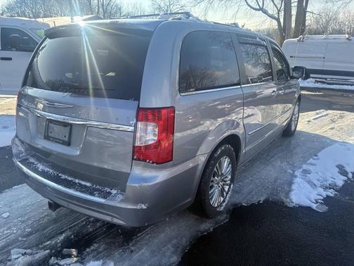 2015 Chrysler Town & Country Touring-L
