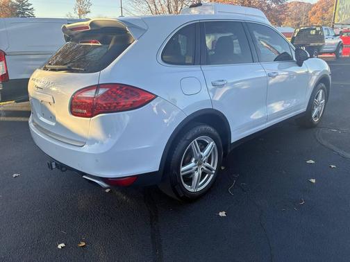 2014 Porsche Cayenne Platinum Edition