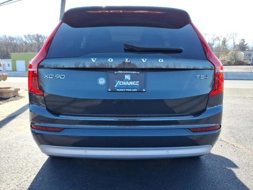 2022 Volvo XC90 T5 Momentum