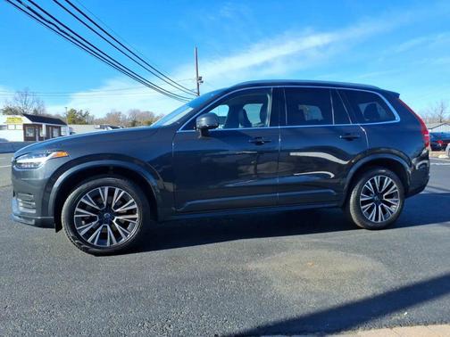 2022 Volvo XC90 T5 Momentum