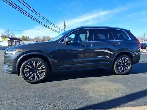 2022 Volvo XC90 T5 Momentum