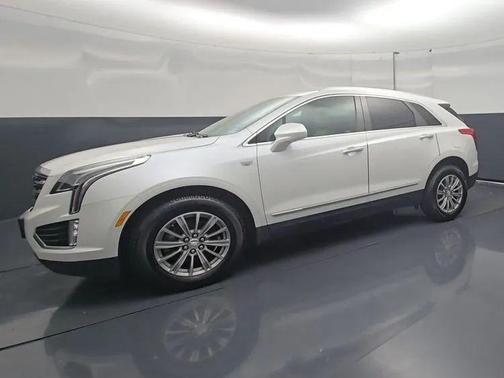Crystal White Tricoat 2018 Cadillac XT5 Luxury