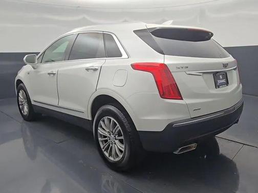 Crystal White Tricoat 2018 Cadillac XT5 Luxury