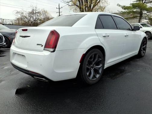 2022 Chrysler 300 S
