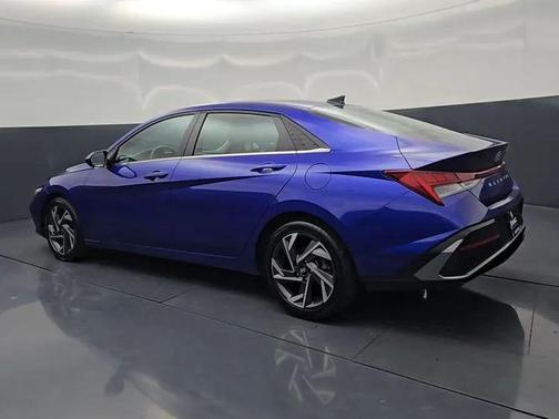 2025 Hyundai ELANTRA SEL