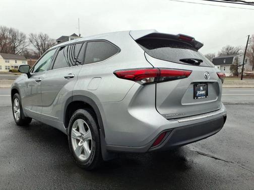 Celestial Silver Metallic 2021 Toyota Highlander LE