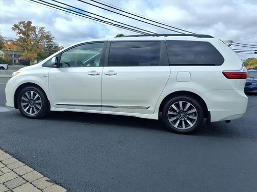 2019 Toyota Sienna XLE Premium