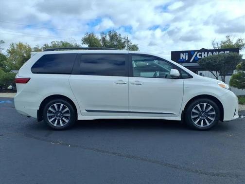 2019 Toyota Sienna XLE Premium