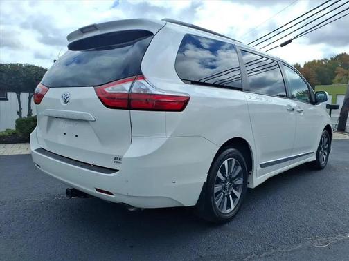 2019 Toyota Sienna XLE Premium