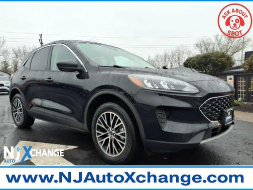 Agate Black Metallic 2022 Ford Escape SE