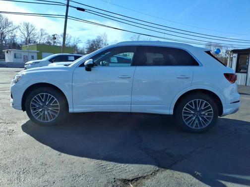 2022 Audi Q3 40 Premium Plus