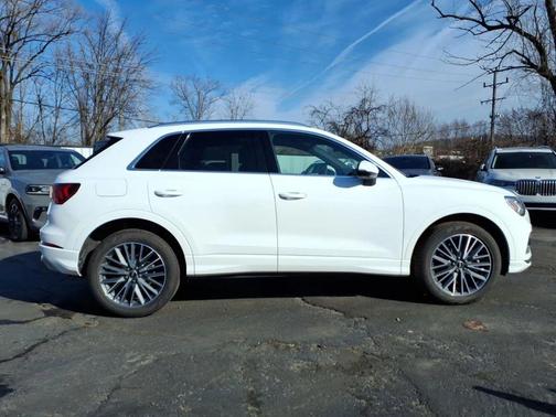 2022 Audi Q3 40 Premium Plus