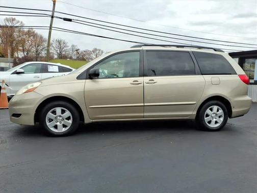 2009 Toyota Sienna LE