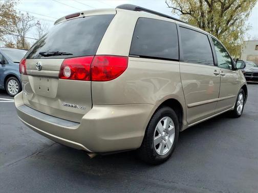 2009 Toyota Sienna LE