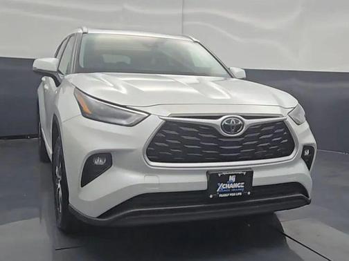 Wind Chill Pearl 2022 Toyota Highlander XLE