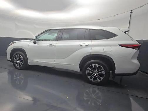 Wind Chill Pearl 2022 Toyota Highlander XLE