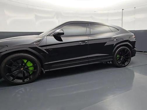 2022 Lamborghini Urus Sport Utility 4D