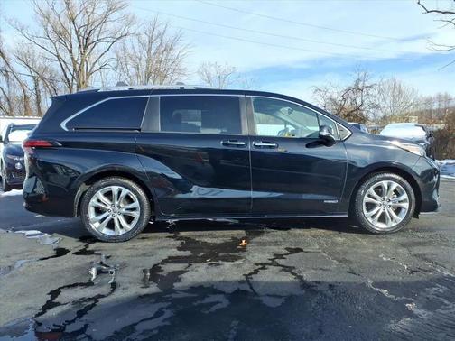 2021 Toyota Sienna Platinum