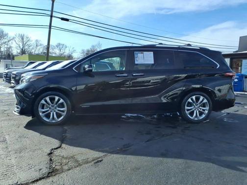 2021 Toyota Sienna Platinum