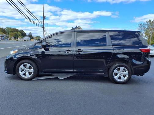 2020 Toyota Sienna SE