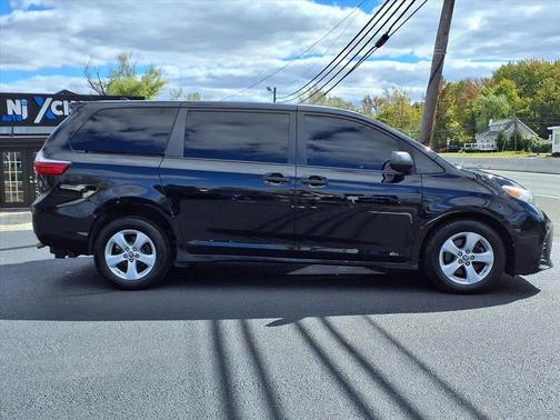 2020 Toyota Sienna SE