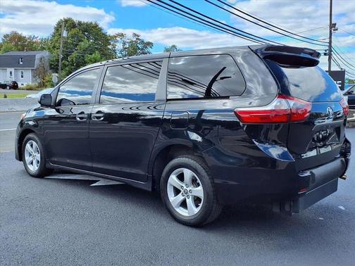 2020 Toyota Sienna SE
